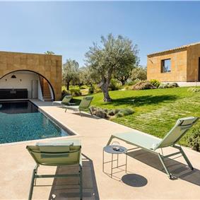 4 bedroom villa with pool near Noto, sleeps 8